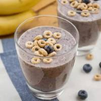 CHEERIOS Blueberry Banana Cereal Smoothie