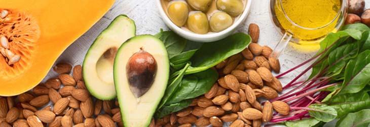 A la mesa aguacate, aceite de oliva, frutos secos y semillas, fuentes de omega 3