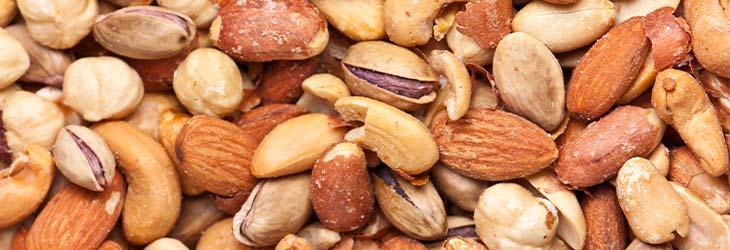 Pistachos, nueces del Brasil, almendras, entre otros frutos secos ricos en fibra