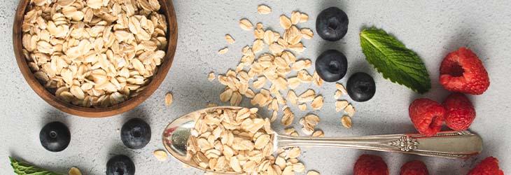 Composición de bayas, hojas de menta y avena, un alimento con propiedades para la salud