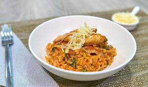 Arroz a la crema y tomate con carne de cerdo