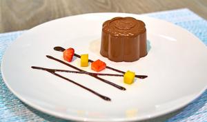 Flan de frutas y chocolate