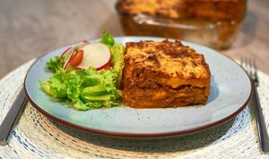 LASAÑA DE PLATANO MADURO CON BOLOÑESA Y CHAMPIÑONES